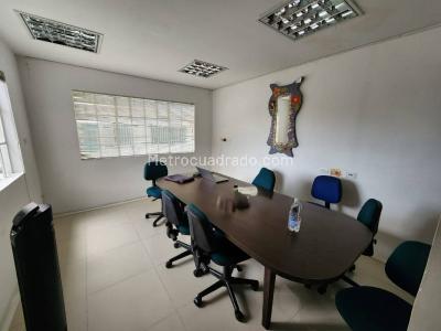 Casa de 5 alcobas en venta en Popular, Pereira, 300 m² · foto 2 de 13