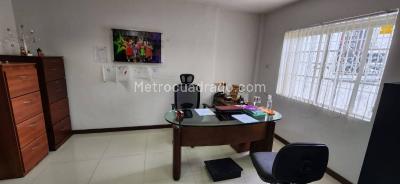 Casa de 5 alcobas en venta en Popular, Pereira, 300 m² · foto 4 de 13