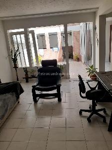 Casa de 4 alcobas en venta en Los Rosales, Pereira, 760 m² · foto 2 de 15