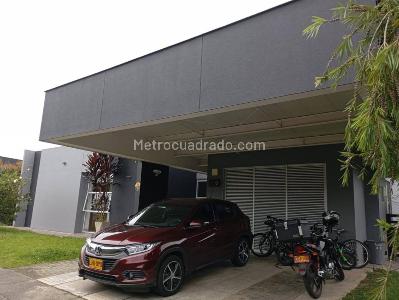 Casa de 4 alcobas en venta en Via Variante Condina, Pereira, 1702 m² · foto 2 de 15