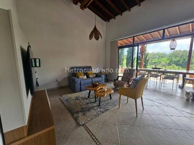 Casa de 4 alcobas en venta en Via Morelia, Pereira, 2000 m² · foto 2 de 11