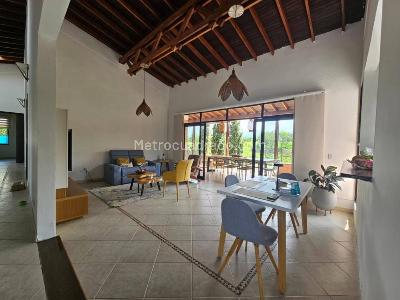 Casa de 4 alcobas en venta en Via Morelia, Pereira, 2000 m² · foto 3 de 11