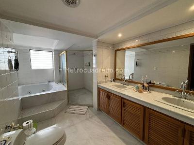 Apartamento de 3 alcobas en venta en Pinares, Pereira, 284 m² · foto 11 de 20