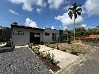 Casa de 3 alcobas en venta en Cerritos, Pereira, 2000 m² · foto 2 de 19