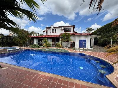 Casa de 3 alcobas en venta en Pueblito Cafetero, Pereira, 800 m² · foto 2 de 10