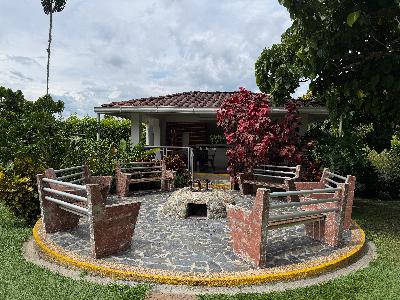 Casa de 5 alcobas en venta en Armenia, Armenia · foto 2 de 3