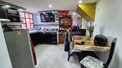 Casa de 5 alcobas en venta en Zarazota, Bogotá, 156 m² · foto 2 de 8