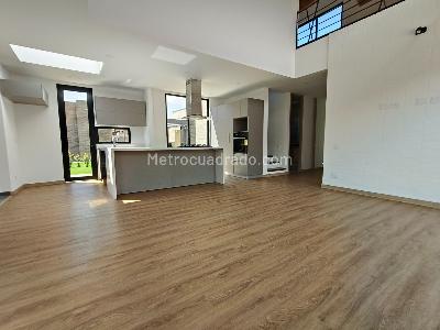 Casa de 3 alcobas en arriendo en La Naveta, Cajicá, 285 m² · foto 2 de 19