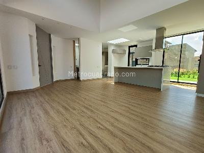 Casa de 3 alcobas en arriendo en La Naveta, Cajicá, 285 m² · foto 3 de 19