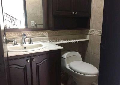 Casa de 4 alcobas en arriendo en Loma De San Jose, Sabaneta, 450 m² · foto 9 de 13