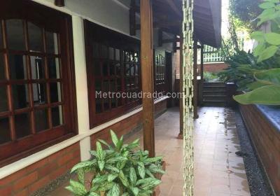 Casa de 4 alcobas en arriendo en Loma De San Jose, Sabaneta, 450 m² · foto 11 de 13