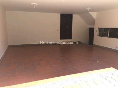 Casa de 4 alcobas en arriendo en Loma De San Jose, Sabaneta, 450 m² · foto 2 de 13