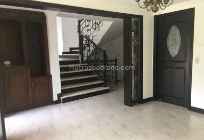 Casa de 4 alcobas en arriendo en Loma De San Jose, Sabaneta, 450 m² · foto 3 de 13