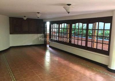 Casa de 4 alcobas en arriendo en Loma De San Jose, Sabaneta, 450 m² · foto 6 de 13
