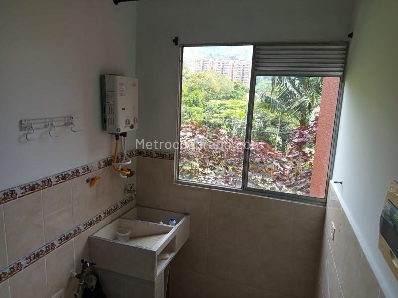 Apartamento de 3 Alcobas en Rodeo Alto con Balcones - 2