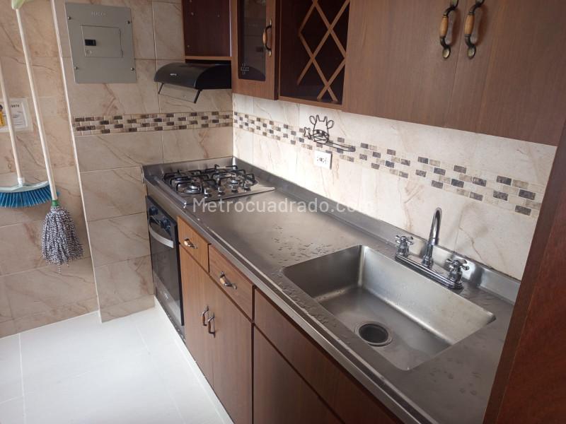 3BR Apartment with Balcony in Loma De Los Bernal