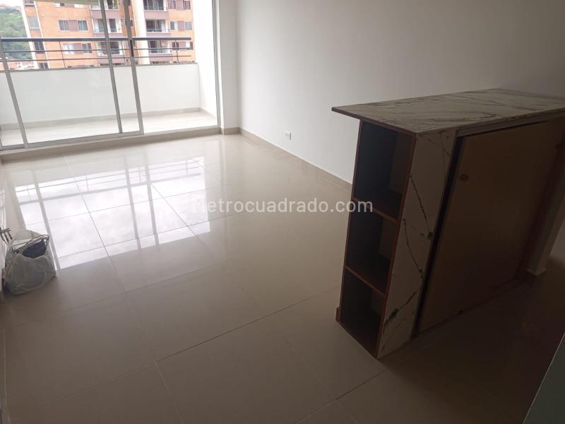 3BR Apartment with Balcony in Loma De Los Bernal - 4