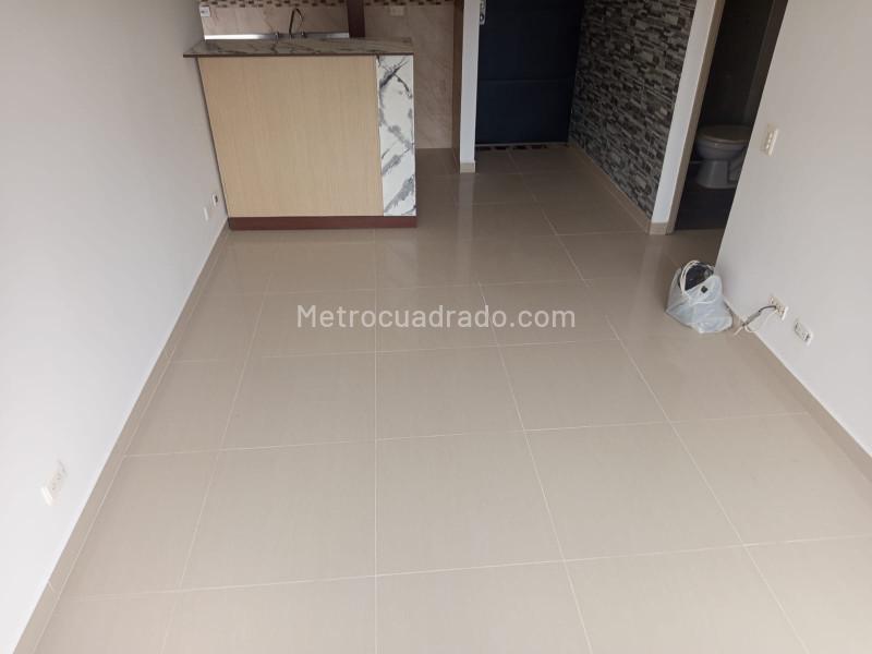 3BR Apartment with Balcony in Loma De Los Bernal - 9