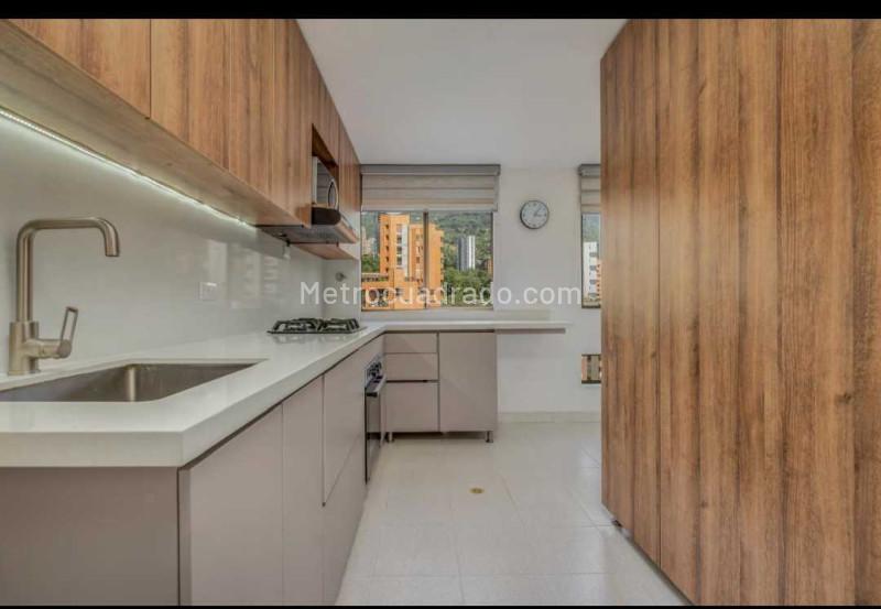 Luxury 4BR Apartment in Poblado San Lucas