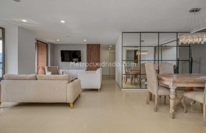 Luxury 4BR Apartment in Poblado San Lucas - 3