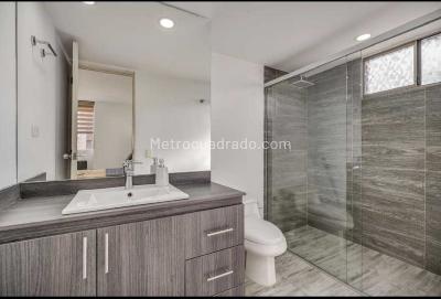 Apartamento de 4 alcobas en arriendo en Poblado San Lucas, Medellín, 130 m² · foto 11 de 13