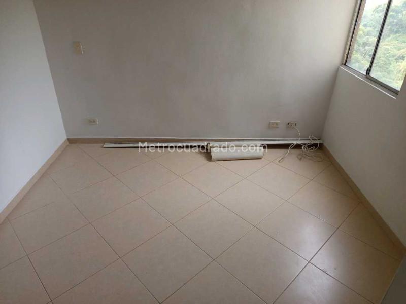 Apartamento Acogedor de 3 Alcobas en Rodeo Alto