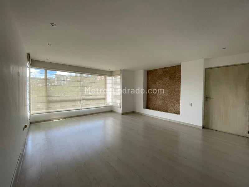 Spacious 3BR Apartment in Poblado El Tesoro
