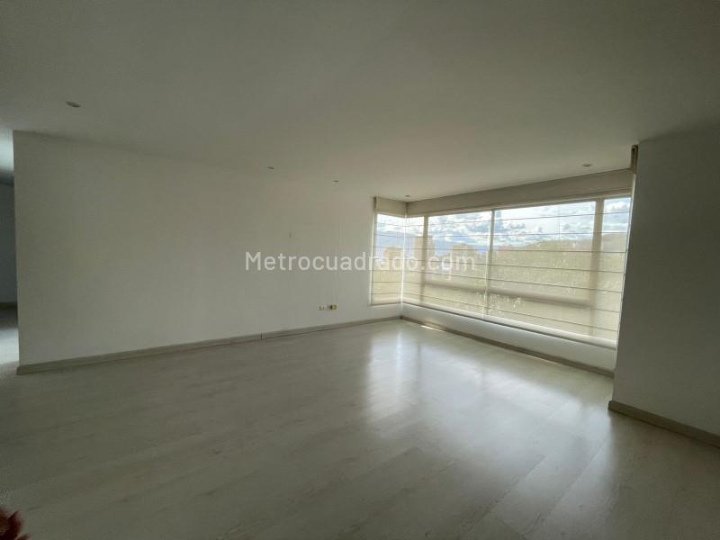 Spacious 3BR Apartment in Poblado El Tesoro - 2