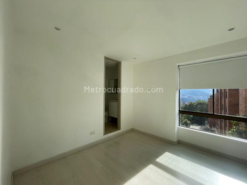 Spacious 3BR Apartment in Poblado El Tesoro - 3