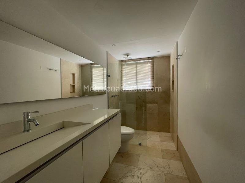 Spacious 3BR Apartment in Poblado El Tesoro - 7