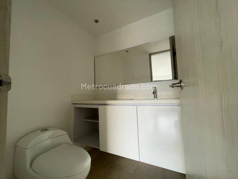 Spacious 3BR Apartment in Poblado El Tesoro - 8