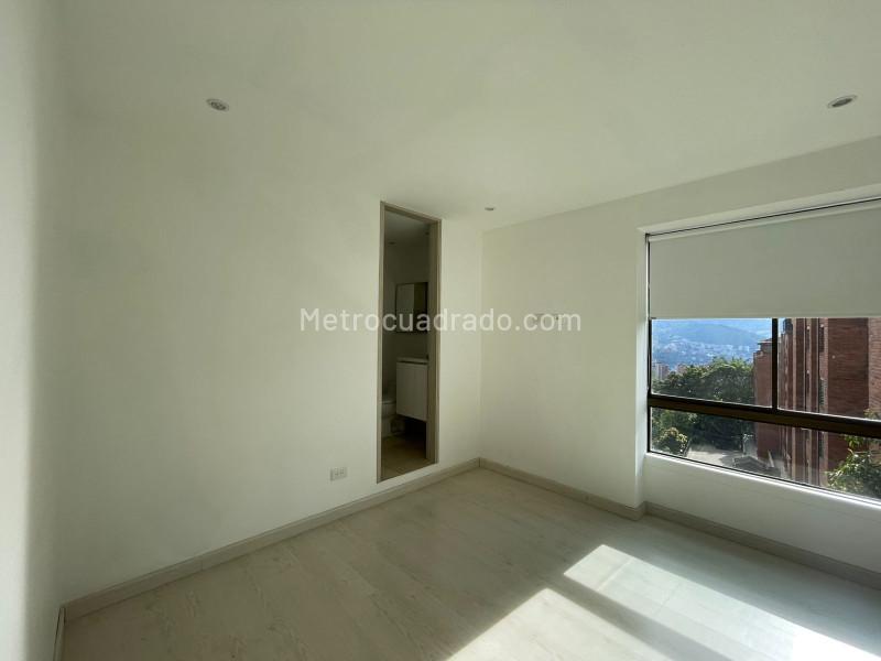 Spacious 3BR Apartment in Poblado El Tesoro - 9