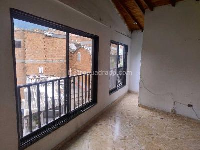 Casa de 3 alcobas en venta en La Gran Avenida, Medellín, 91 m² · foto 3 de 20