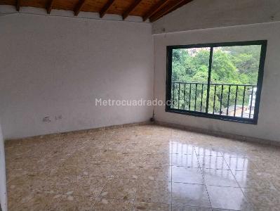 Casa de 3 alcobas en venta en La Gran Avenida, Medellín, 91 m² · foto 4 de 20