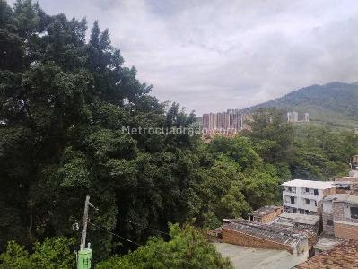 Casa de 3 alcobas en venta en La Gran Avenida, Medellín, 91 m² · foto 16 de 20