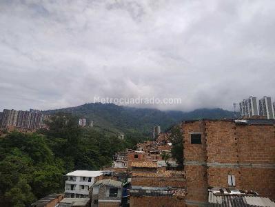 Casa de 3 alcobas en venta en La Gran Avenida, Medellín, 91 m² · foto 18 de 20