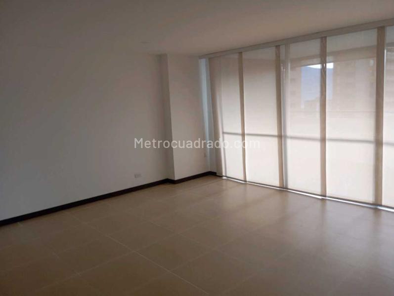 Apartamento Moderno de 3 Alcobas con Terraza en Los Gonzalez - 3