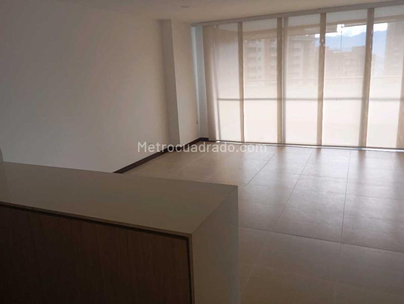 Apartamento Moderno de 3 Alcobas con Terraza en Los Gonzalez - 4