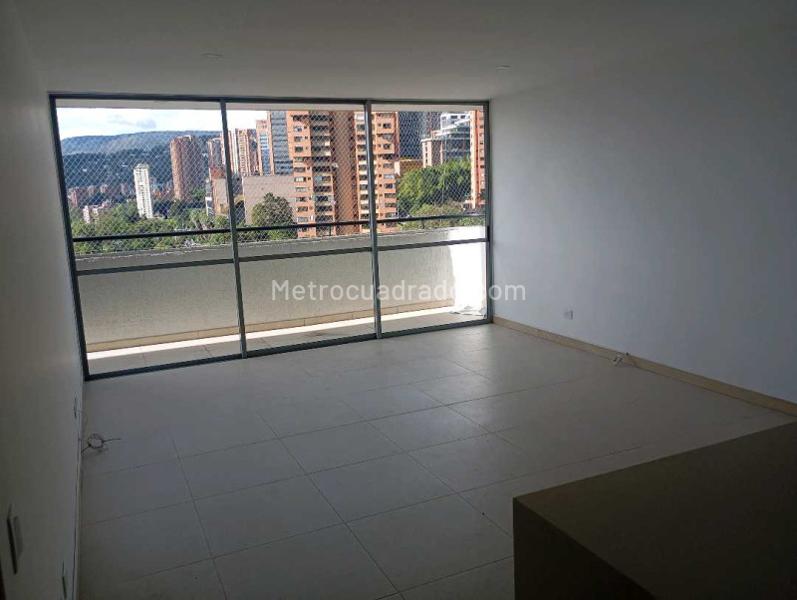 Apartamento Amplio de 2 Alcobas en Los González con Excelente Vista - 2
