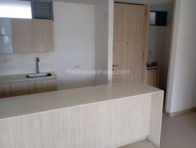 Apartamento Amplio de 2 Alcobas en Los González con Excelente Vista - 9