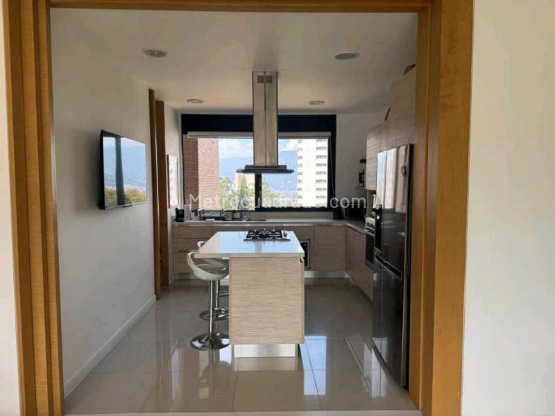Spacious 3BR Apartment in San Lucas, El Poblado - 4