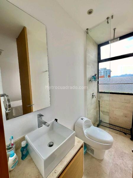 Spacious 3BR Apartment in San Lucas, El Poblado - 5