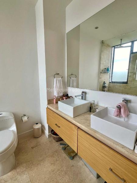 Spacious 3BR Apartment in San Lucas, El Poblado - 9