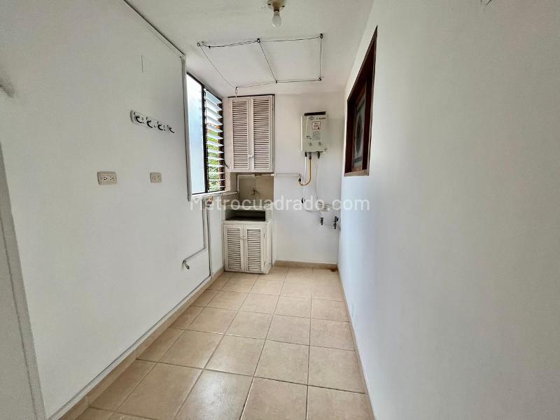 Spacious 3BR Apartment in Belen Loma De Los Bernal - 3