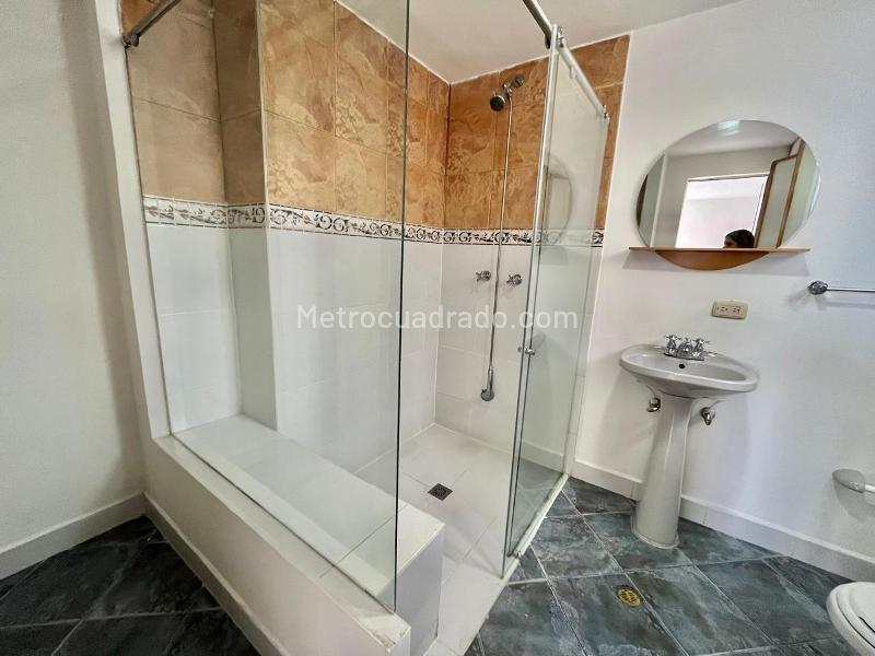 Spacious 3BR Apartment in Belen Loma De Los Bernal - 9