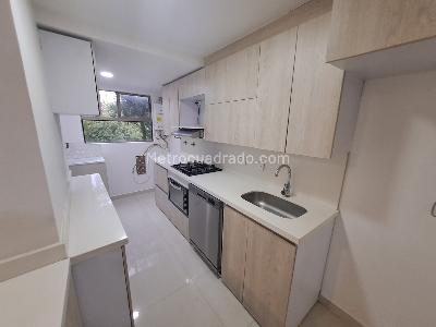 Apartamento de 3 alcobas en arriendo en Loma Del Escobero, Envigado, 117 m² · foto 4 de 5