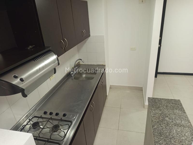 Apartamento Acogedor de 3 Alcobas en Rodeo Alto - 4