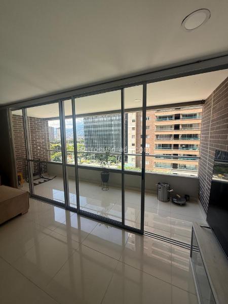 3BR Apartment with 2 Parking Spots in Ciudad del Río, El Poblado - 4