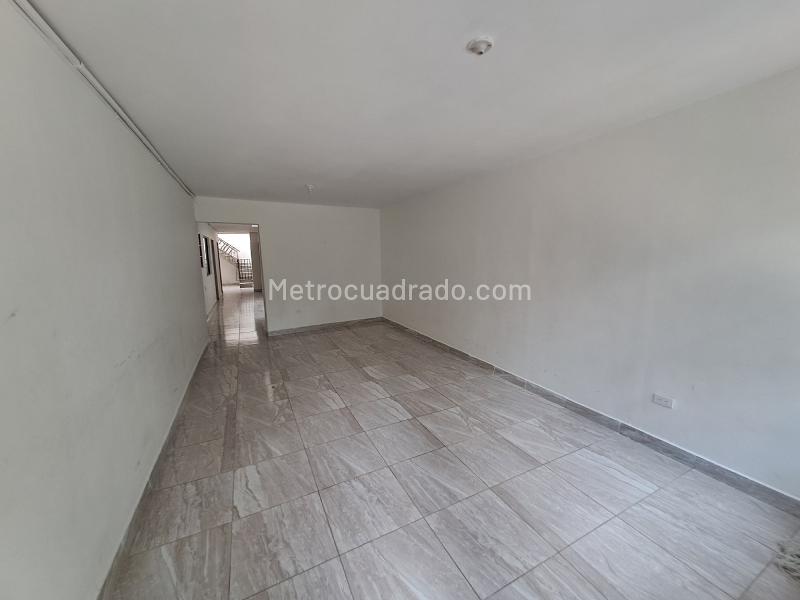 Spacious 4BR House with Patios in Belen Alameda - 2