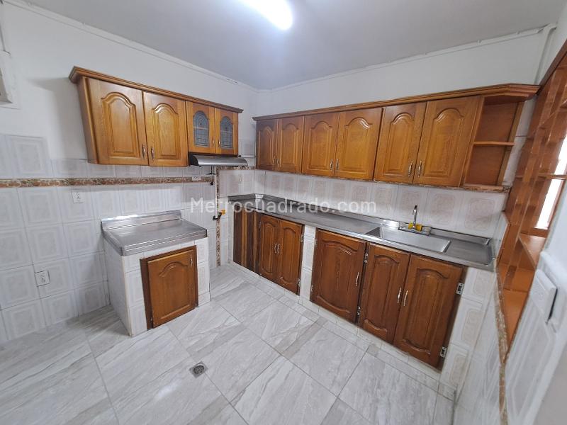 Spacious 4BR House with Patios in Belen Alameda - 6